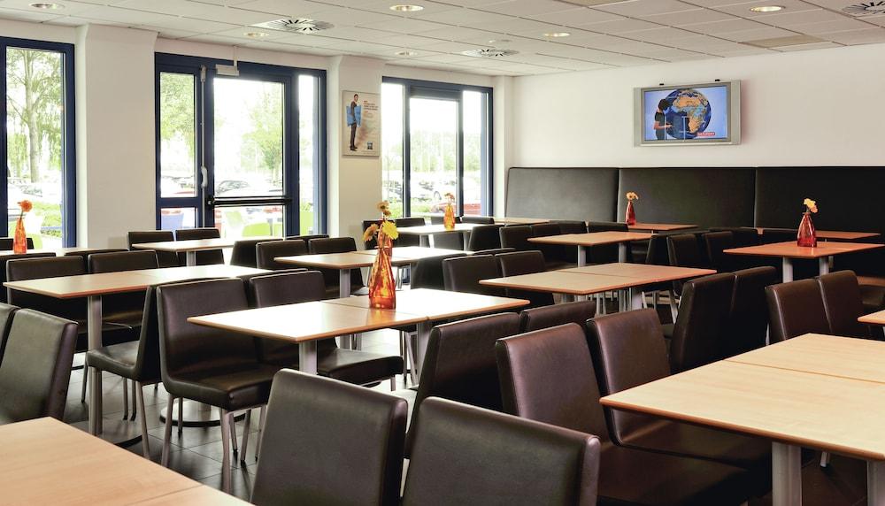 Ibis Budget Amsterdam Airport 2*